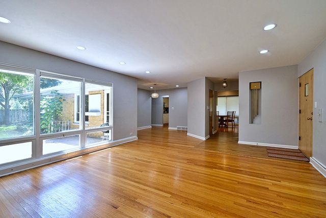 4915 Jerome Avenue, Skokie, IL 60077