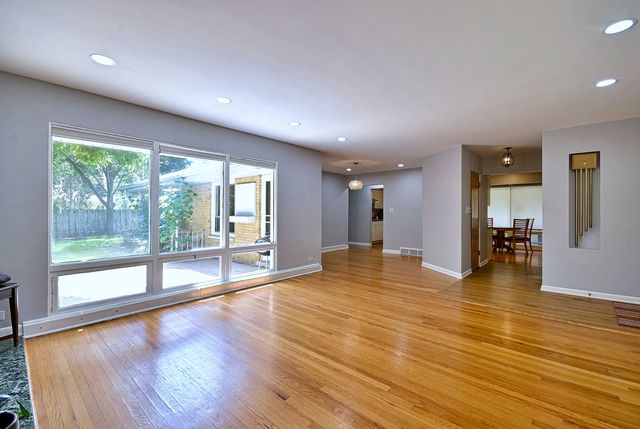 4915 Jerome Avenue, Skokie, IL 60077