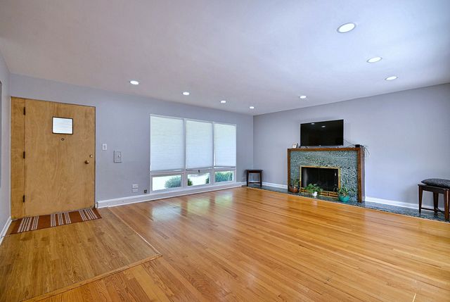 4915 Jerome Avenue, Skokie, IL 60077