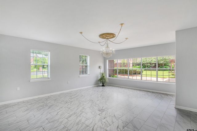 5718 Gloucester Dr, Tyler, TX 75707