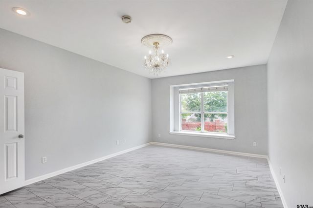 5718 Gloucester Dr, Tyler, TX 75707