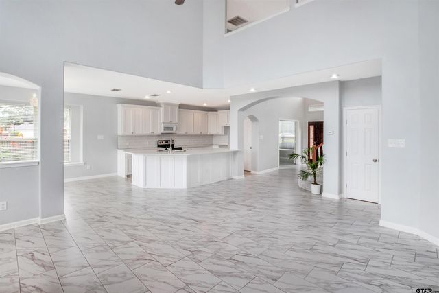 5718 Gloucester Dr, Tyler, TX 75707