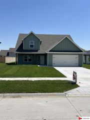 1201 S Lakewood Street, Valley, NE 68064