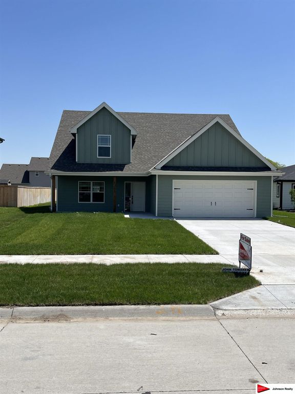 1201 S Lakewood Street, Valley, NE 68064