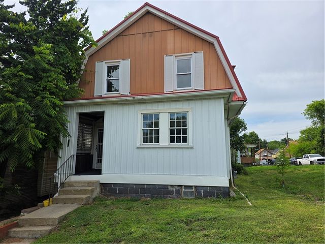 121 CATALPA STREET, New Kensington, PA 15068
