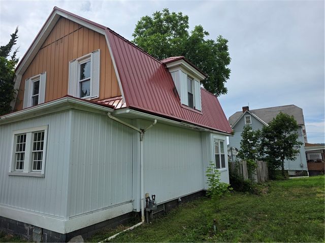 121 CATALPA STREET, New Kensington, PA 15068