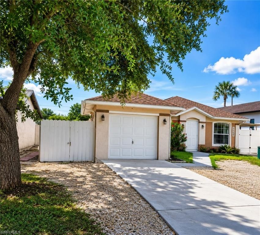 3586 Seagrape AVE, NAPLES, FL 34104 — photo 2