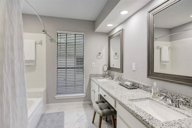 1911 Bering Drive 34, Houston, TX 77057