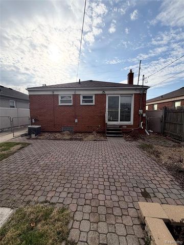 1071 13th Street, Wyandotte, MI 48192