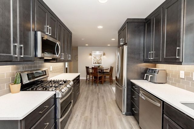 1438 19th Street S, Fargo, ND 58103