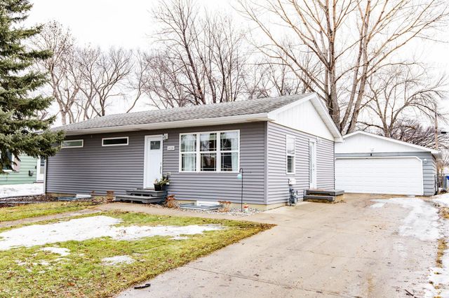 1438 19th Street S, Fargo, ND 58103