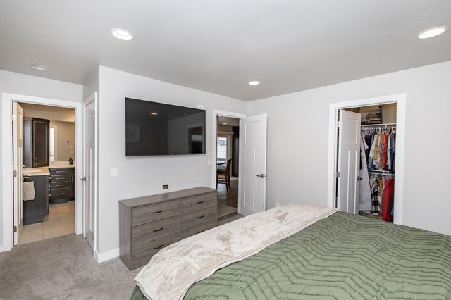 1438 19th Street S, Fargo, ND 58103