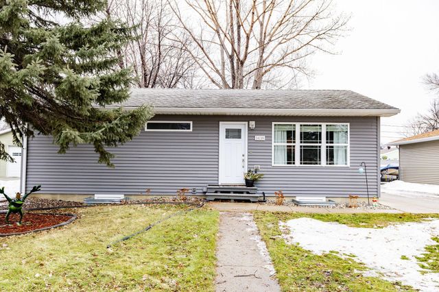 1438 19th Street S, Fargo, ND 58103