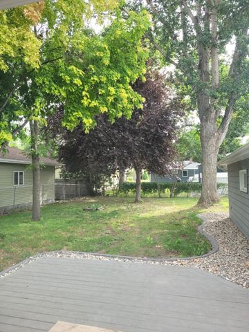 1438 19th Street S, Fargo, ND 58103