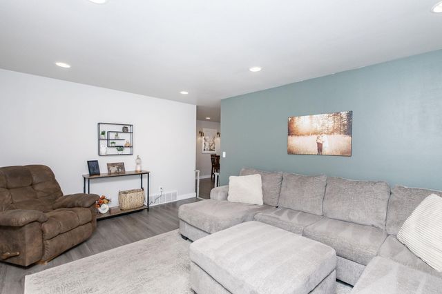 1438 19th Street S, Fargo, ND 58103