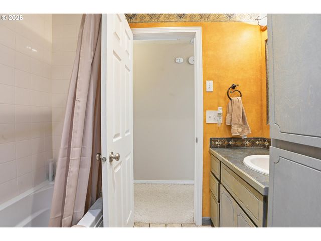 12014 Ne 16TH St, Vancouver, WA 98684