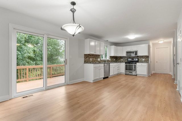 799 Pond St, Franklin, MA 02038