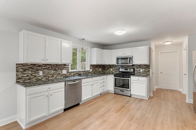 799 Pond St, Franklin, MA 02038