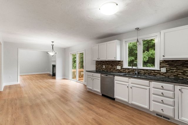799 Pond St, Franklin, MA 02038
