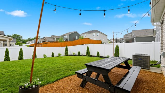 854 Nightingale Ave, Hendersonville, TN 37075