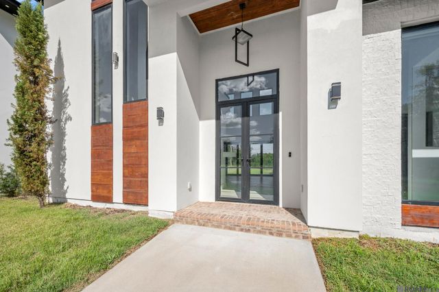 9825 Fawn View Dr, Baton Rouge, LA 70817
