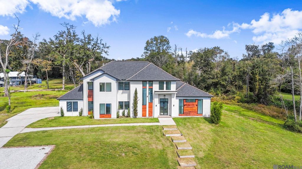 9825 Fawn View Dr, Baton Rouge, LA 70817