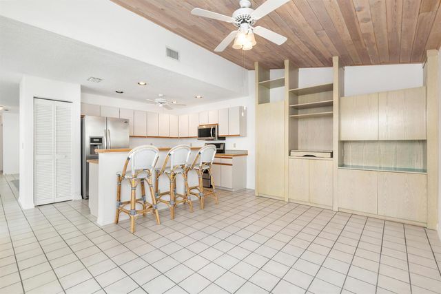 22 Selby Lane, Palm Beach Gardens, FL 33418