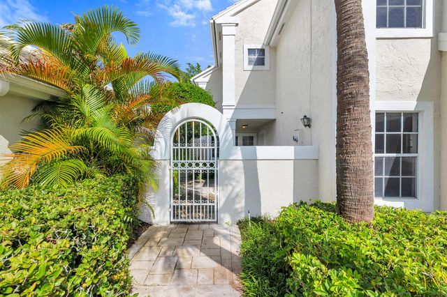 22 Selby Lane, Palm Beach Gardens, FL 33418