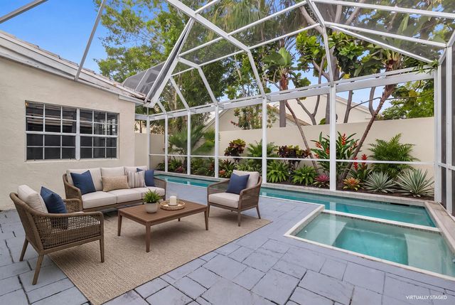 22 Selby Lane, Palm Beach Gardens, FL 33418