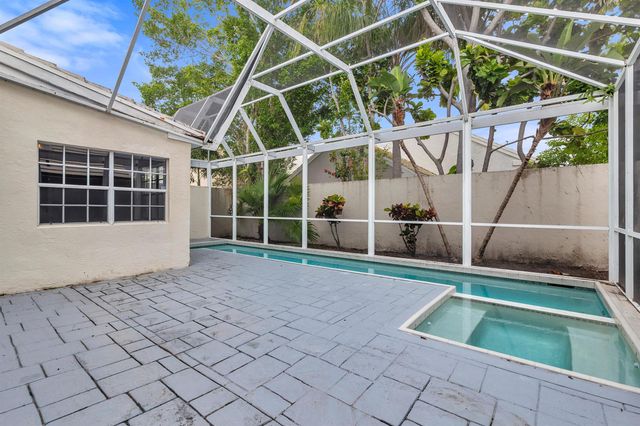 22 Selby Lane, Palm Beach Gardens, FL 33418