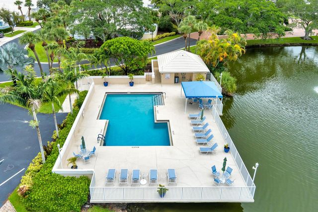 22 Selby Lane, Palm Beach Gardens, FL 33418