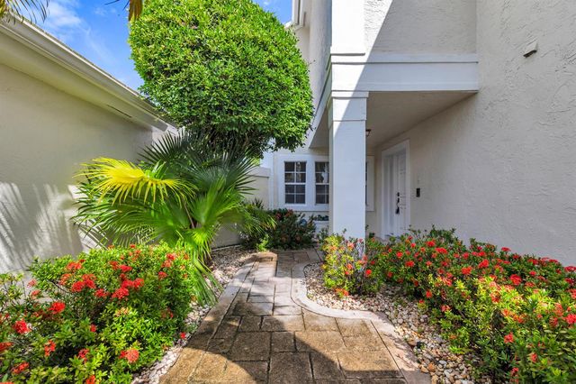 22 Selby Lane, Palm Beach Gardens, FL 33418