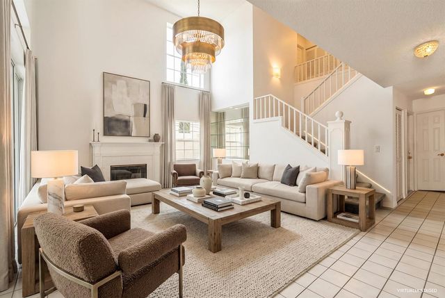 22 Selby Lane, Palm Beach Gardens, FL 33418