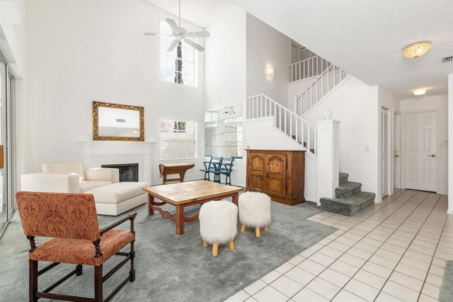 22 Selby Lane, Palm Beach Gardens, FL 33418