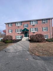 105 Ridgewood Ln 22, Gardner, MA 01440