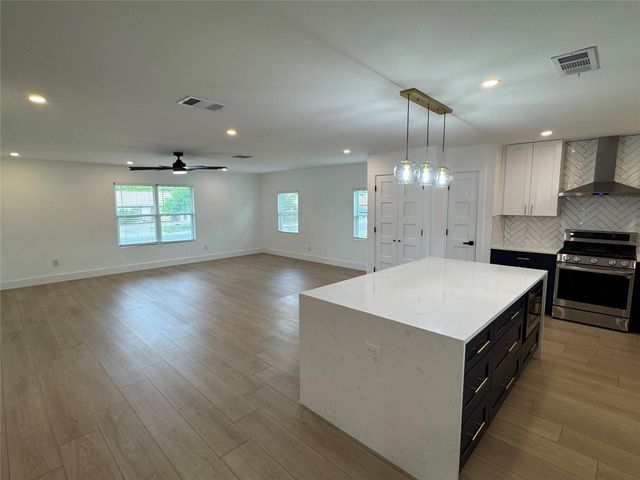 5805 N Hampton DR, Austin, TX 78723