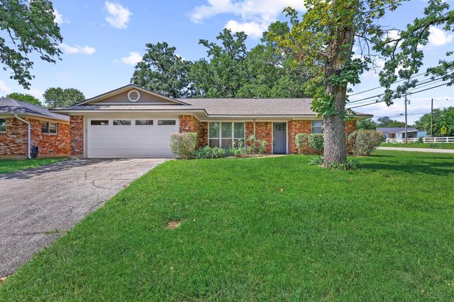 1301 Crestview Drive, Denison, TX 75020