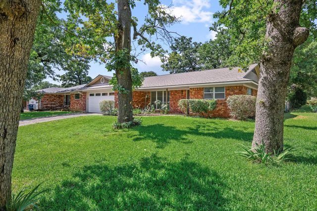 1301 Crestview Drive, Denison, TX 75020