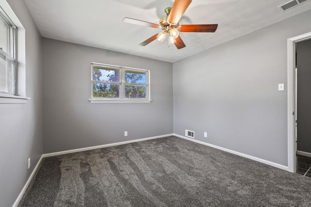 1301 Crestview Drive, Denison, TX 75020