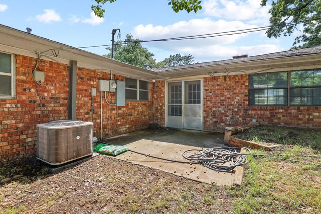 1301 Crestview Drive, Denison, TX 75020