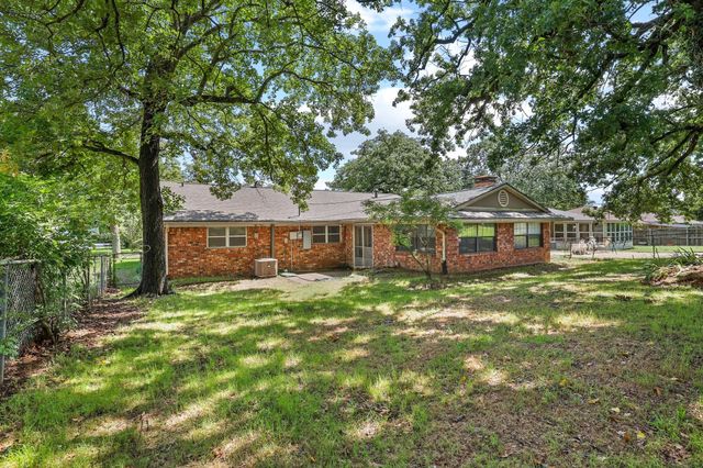 1301 Crestview Drive, Denison, TX 75020