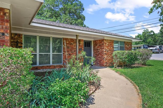 1301 Crestview Drive, Denison, TX 75020