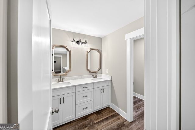 727 Old Collins Road, Hoschton, GA 30548