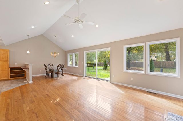 19 Rockledge Road, Katonah, NY 10536