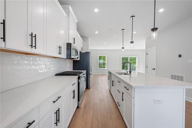 211 Yellowwood Drive, South Strabane, PA 15301