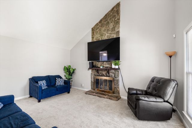 4900 Kilimanjaro Dr, Old Hickory, TN 37138