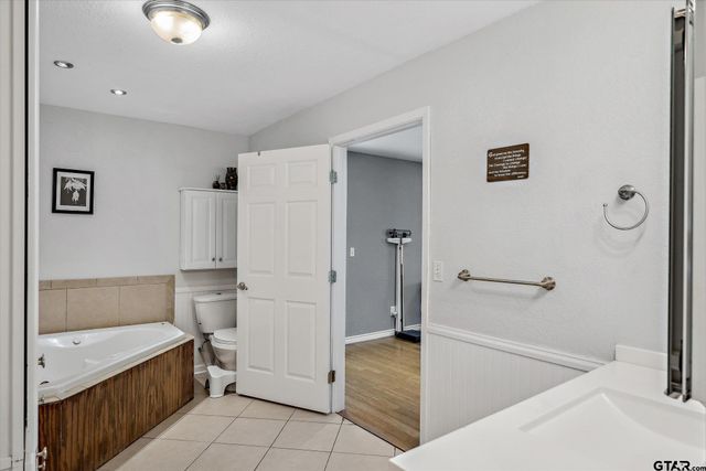 542 S South Houston, Edgewood, TX 75117