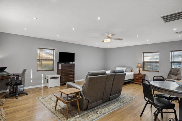 542 S South Houston, Edgewood, TX 75117