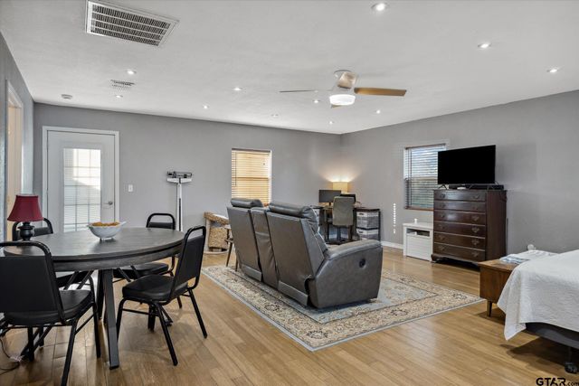 542 S South Houston, Edgewood, TX 75117