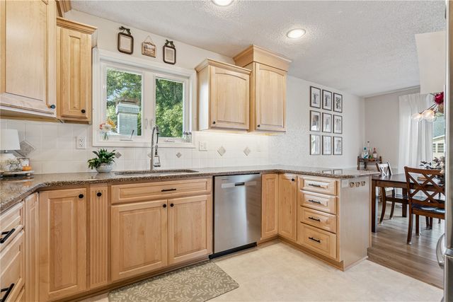 1590 17th Avenue, Marion, IA 52302